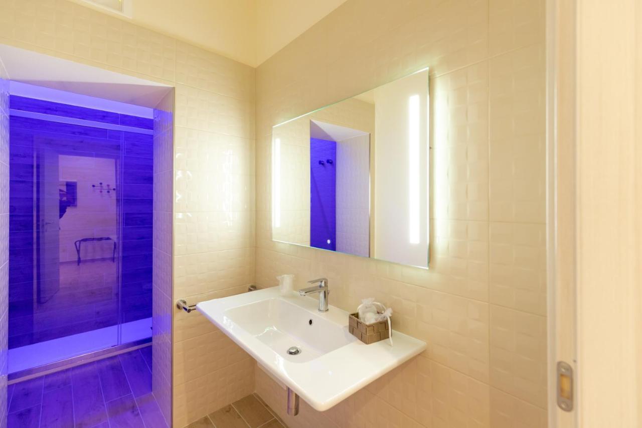 Toledo Rose Hotel เนเปิลส์ ภายนอก รูปภาพ