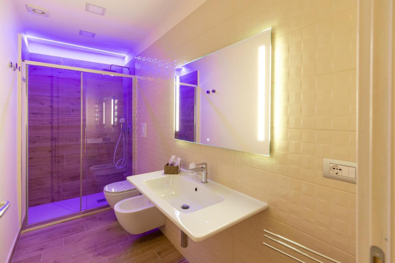 Toledo Rose Hotel เนเปิลส์ ภายนอก รูปภาพ